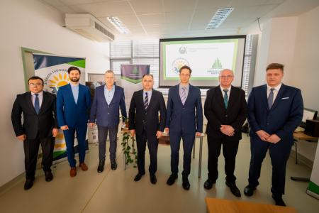 Uzbegisztani_delegacio_latogatasa_a_Szegedi_Tudomanyegyetem_Mernoki_Karan_a_fenntarthato_energiaert_galeria