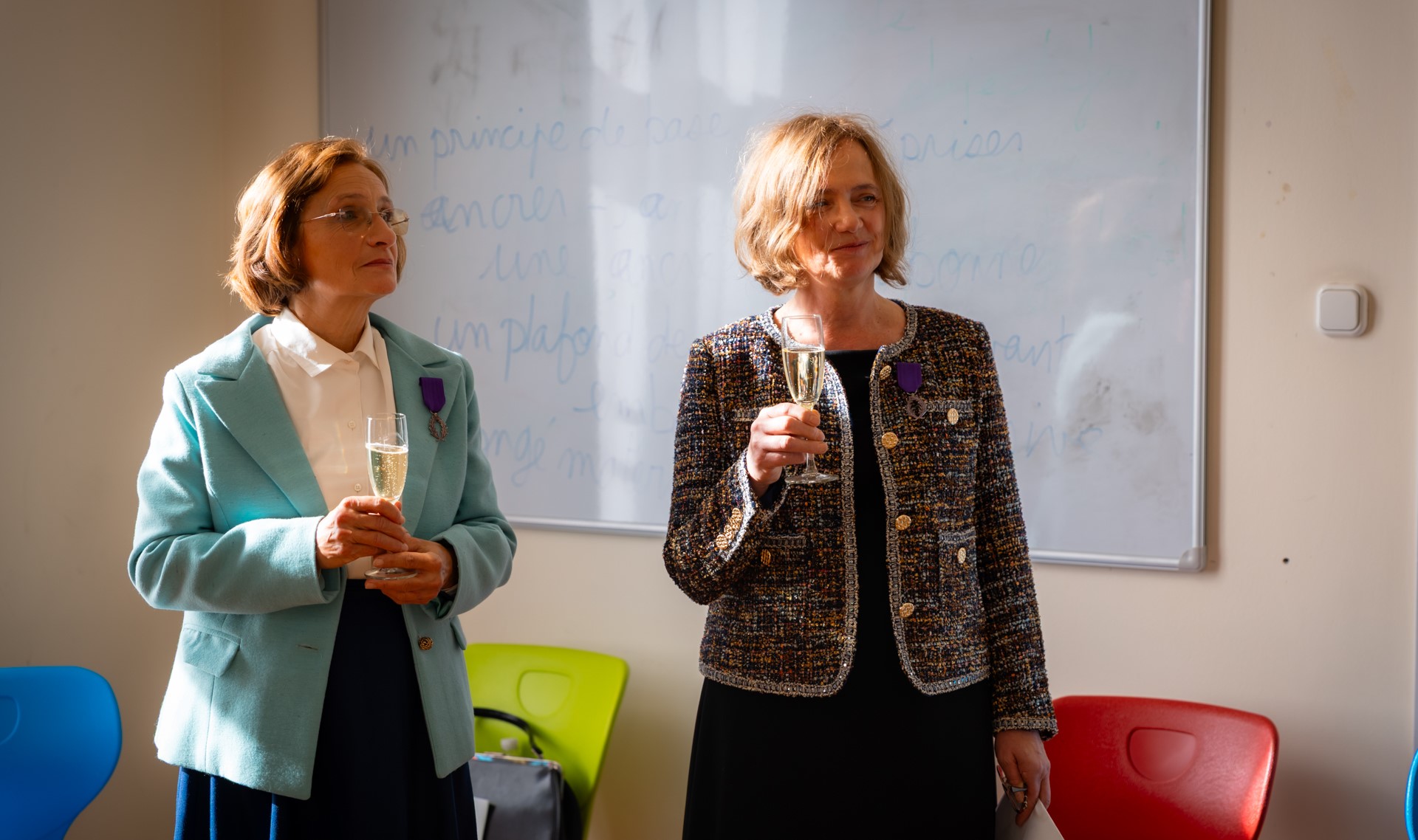 Gyimesi Timea irodalomkutató, egyetemi docens, az SZTE BTK Francia Tanszék vezetője és Farkas Ildikó szaktolmács, egyetemi adjunktus, a tanszék nyugalmazott oktatója