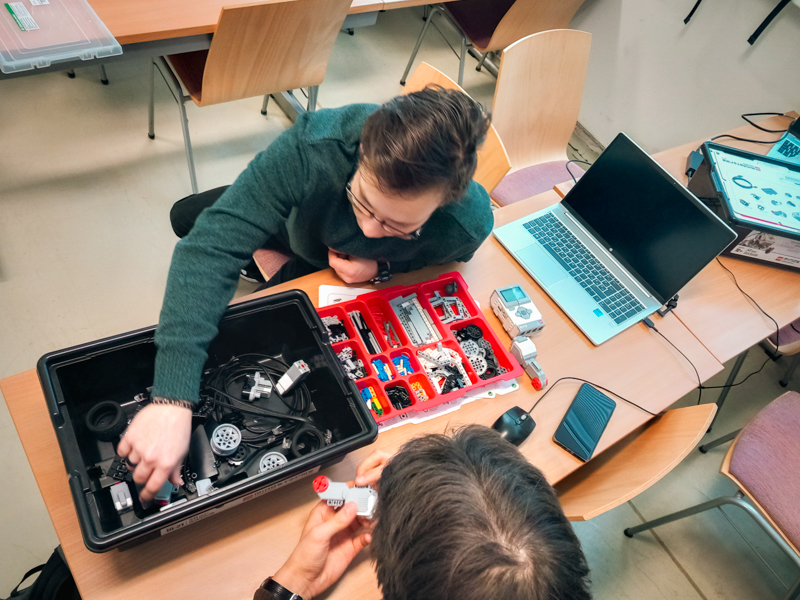 KJA-Valódi mérnöki élmény, az SZTE Mérnöki Kar laborjaiban_3