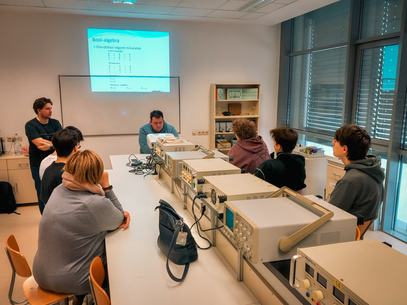 KJA-Valódi mérnöki élmény, az SZTE Mérnöki Kar laborjaiban_1