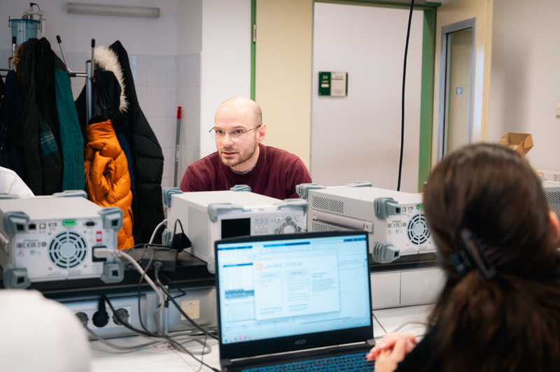 KJA-Valódi mérnöki élmény, az SZTE Mérnöki Kar laborjaiban_2