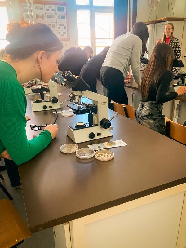 „Ez túl menő hely!” – Interaktív kalandozás a szegedi élelmiszermérnökök világában_1 „Ez túl menő hely!” – Interaktív kalandozás a szegedi élelmiszermérnökök világában_1